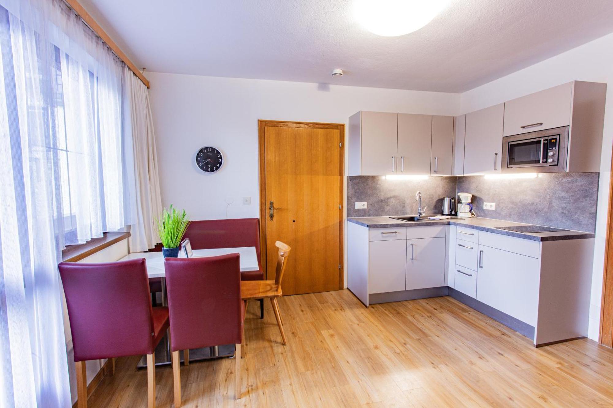 City Life 1 By Alpenidyll Apartments Schladming Bagian luar foto